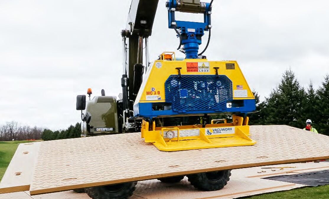 Vacuworx MC3B operando con excavadora Caterpillar